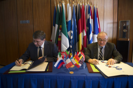 Potpisivanje sporazuma ESA i Roskosmos-a (Foto: ESA)