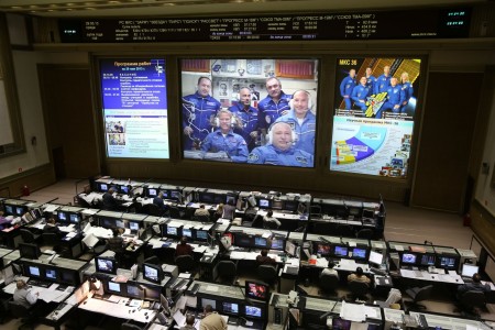 Centar za upravljanje letovima Korolev i posada Sojuz TMA-09M na ISS-u