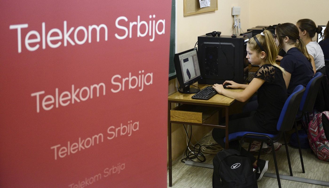 Telekom-Srbija-opremio-informaticki-kabinet